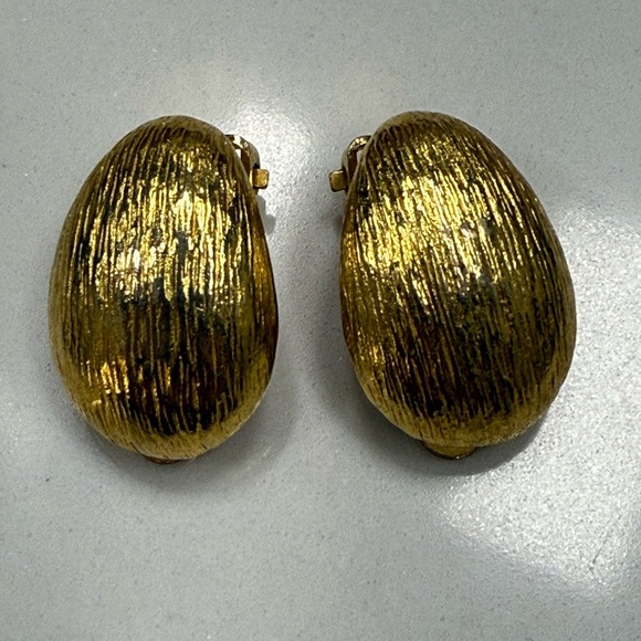 Vintage Gold-Toned Clip on Earrings - Picture 1 of 2